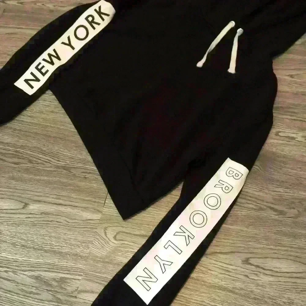 🎉 H&M Teen Black Crop top hoodie